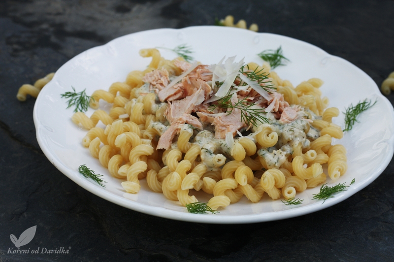 Smetanové těstoviny s lososem a koprem 